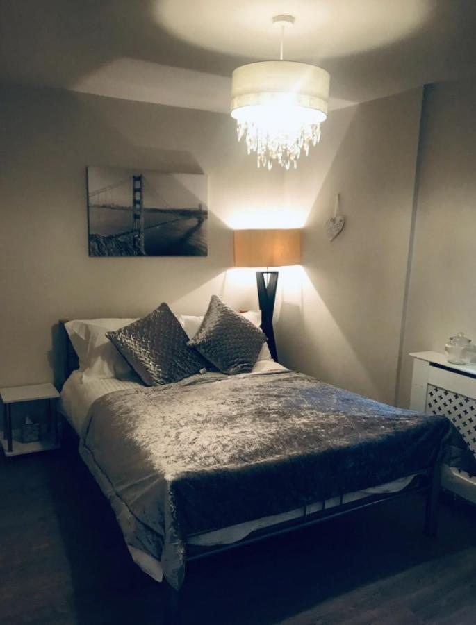 Chester City Apartments - With Free Parking Buitenkant foto